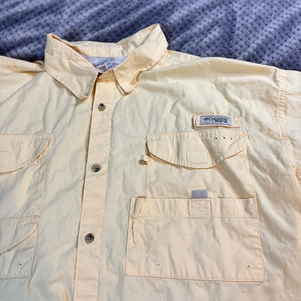 Columbia Men's Light Yellow PFG fishing, Hiking, outdoor Shirt. XXL‎